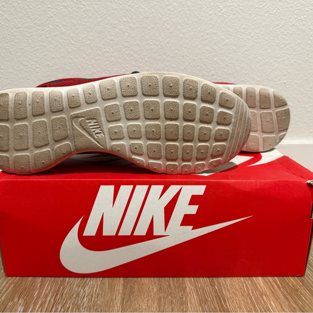 OG NIKE ROSHE RUN Black/Red - Picture 2 of 2